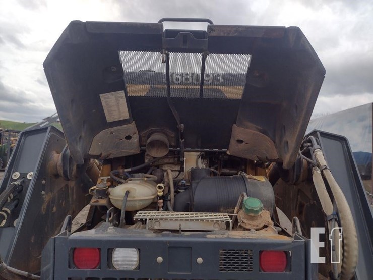 2020-deere-331g-image-26