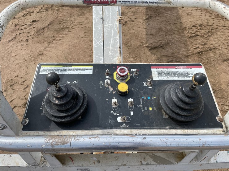 #1109-•-2008-snorkel-47j-boom-lift-image-12