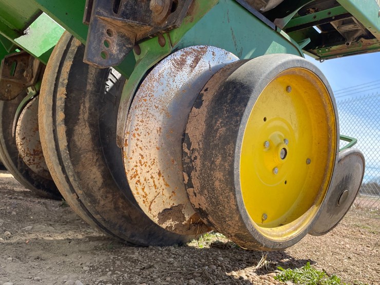 john-deere-7200-image-40