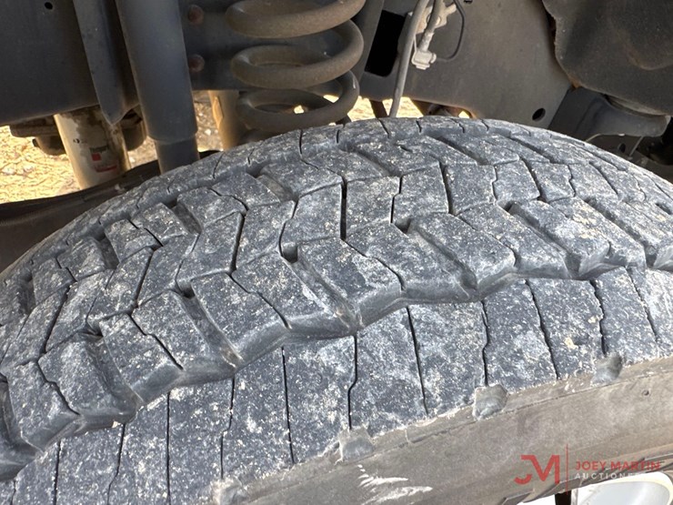 2016-ford-f550-xl-image-18