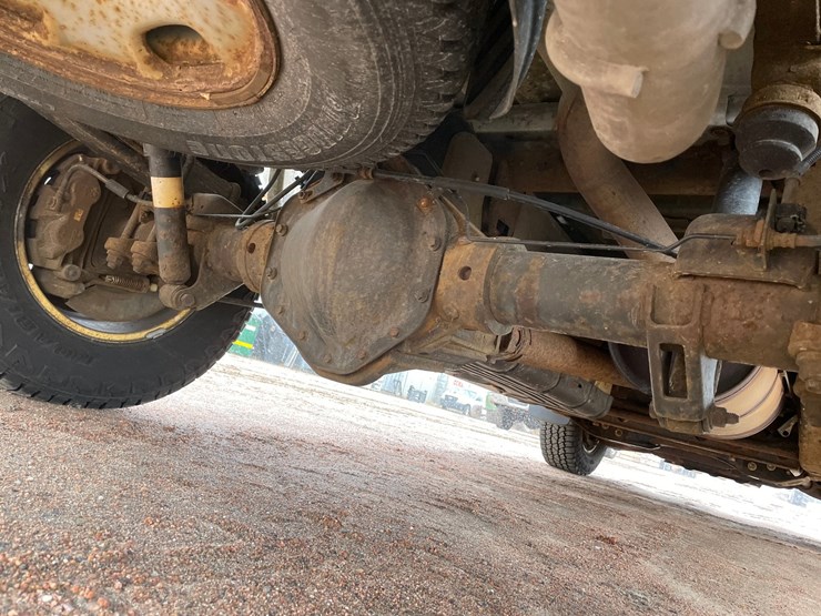 2015-chevrolet-silverado-2500-image-24