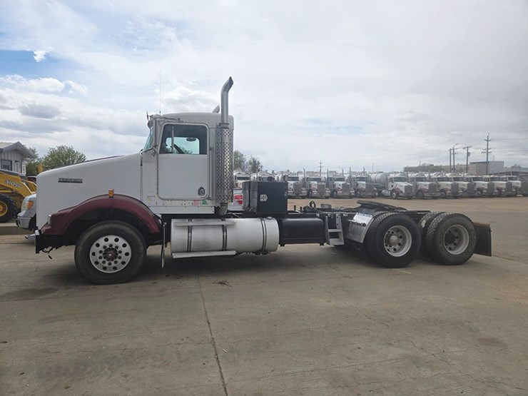 2005-kenworth-t800-image-1