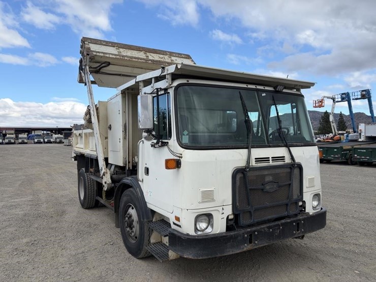 2011-autocar-xpeditor-image-2