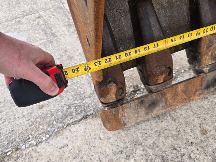 2014-deere-160g-lc-image-18