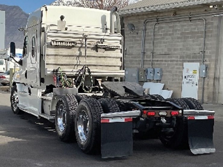 2019-freightliner-cascadia-125-image-2