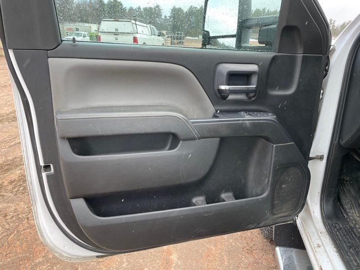 2015-chevrolet-silverado-2500-image-43