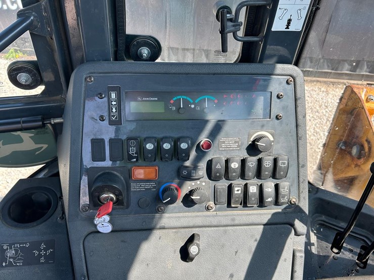 2021-deere-310l-image-26