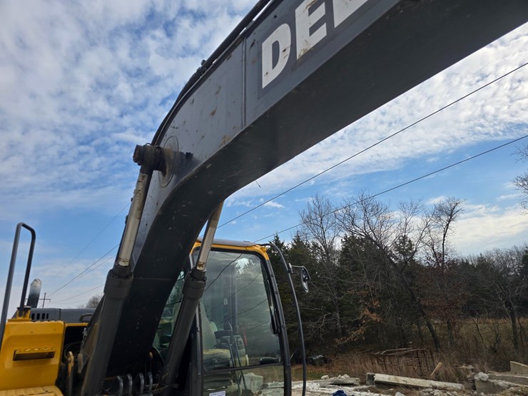 2013-deere-160g-lc-image-31