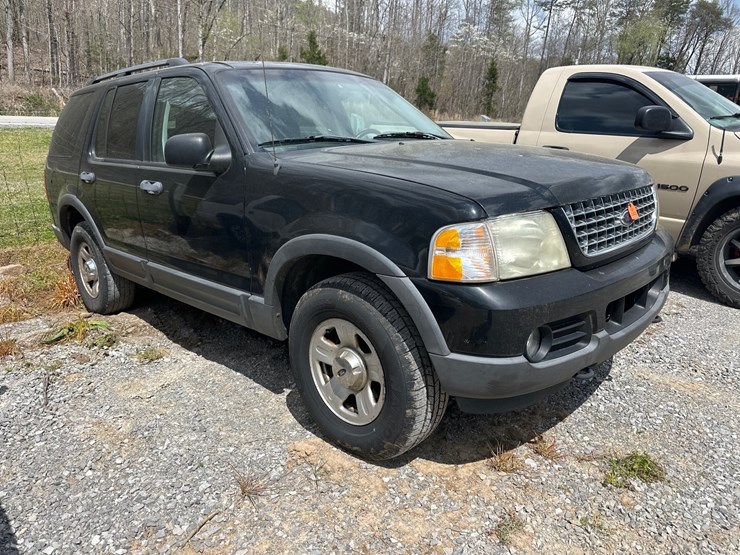2003-ford-explorer-image-1