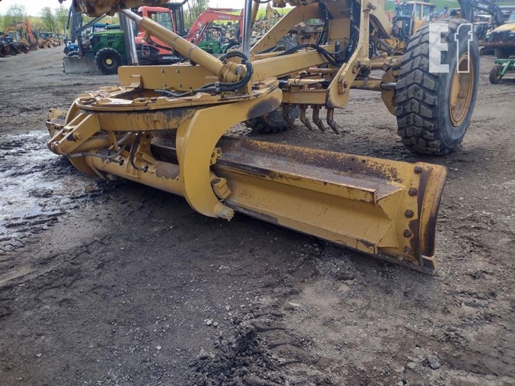 2010-caterpillar-120m-image-35
