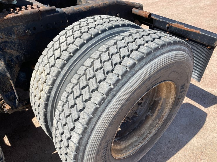 2007-freightliner-fld120-image-14