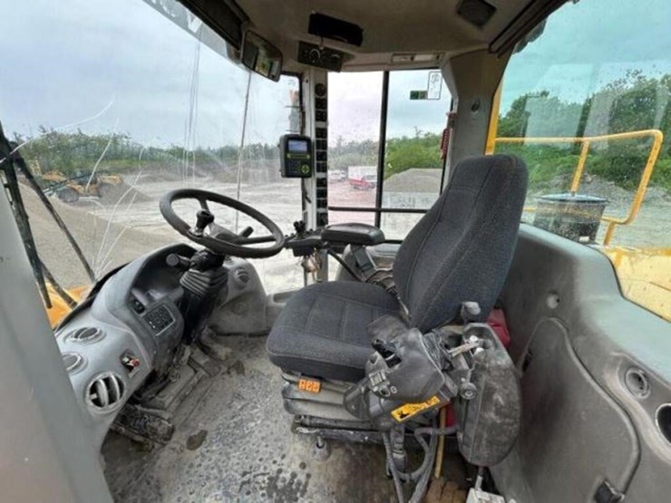 2012-volvo-l220g-image-65