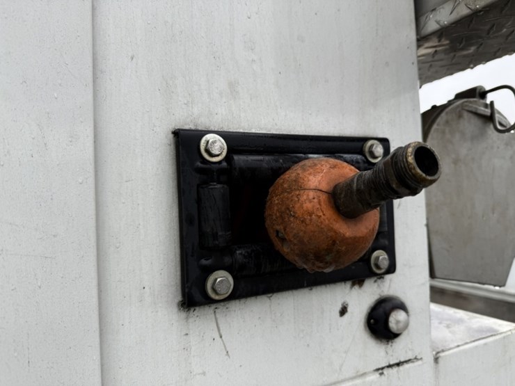 2017-ford-f550-sd-image-21