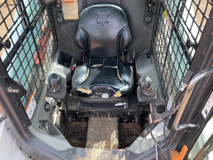 2014-bobcat-s590-image-29