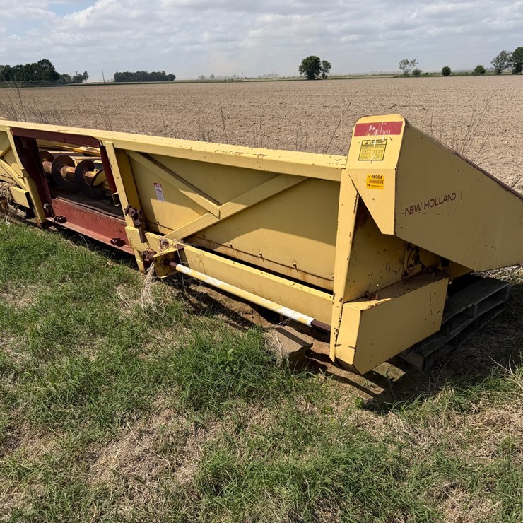8 NEW HOLLAND 8