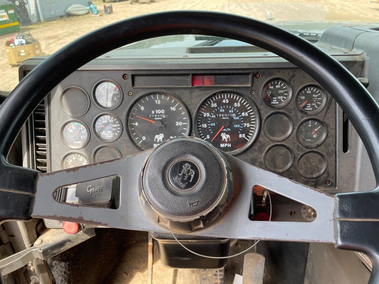 1995-mack-cl713-image-37