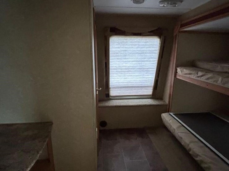 2010-gulf-stream-innsbruck-supreme-lodge-40tbs-t/a-image-51