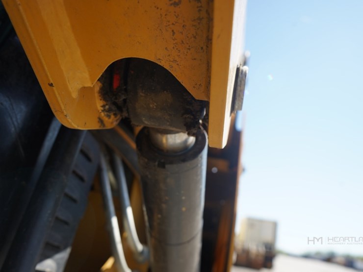 2020-caterpillar-289d3-image-39