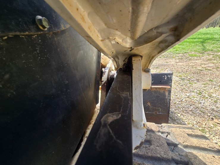 2010-bobcat-t650-image-94