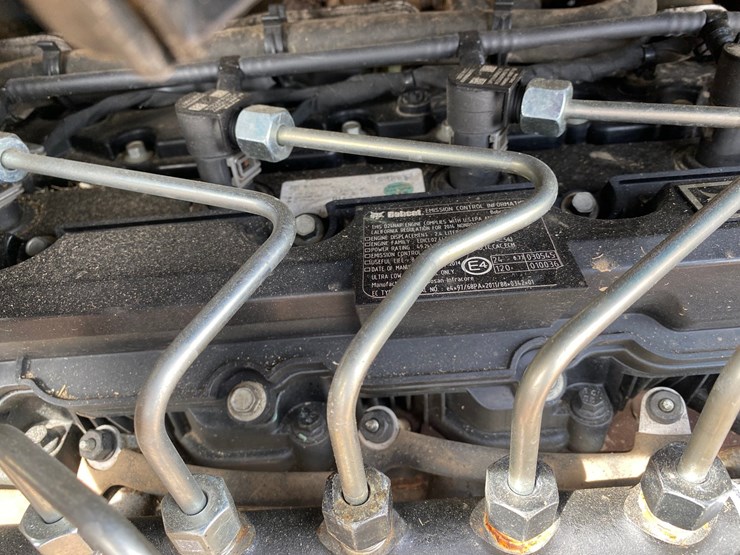 2014-bobcat-s590-image-42