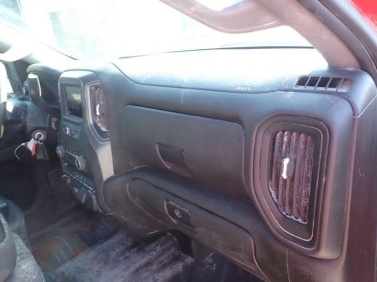 2022-chevrolet-2500hd-image-33