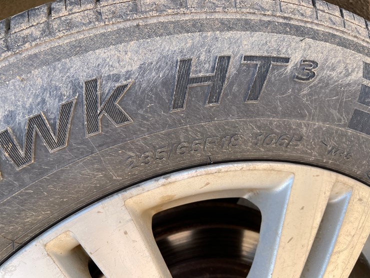 2011-cadillac-srx-image-25