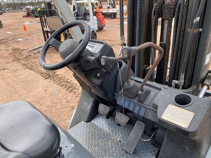 #1161-•-unicarriers-3,450-lbs-lp-forklift-image-26