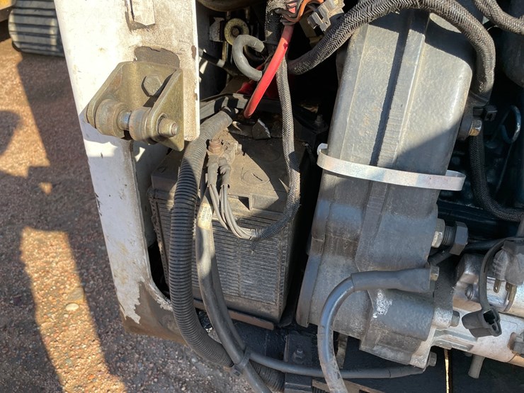 2005-bobcat-t300-image-34