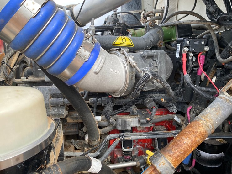 2017-peterbilt-348-image-37