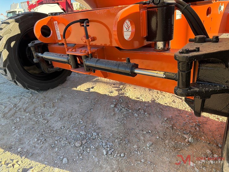 2015-jlg-600aj-image-5