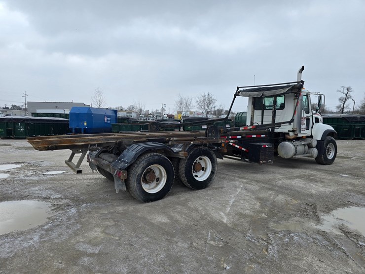 #22589-•-2006-mack-cv713-granite-roll-off-truck-image-11