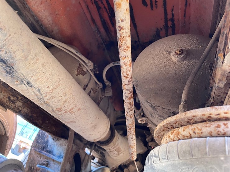 1992-mack-dm690s-image-20