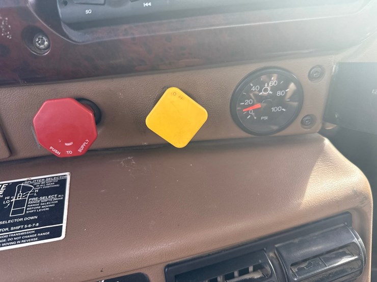 2007-mack-cl733-image-67