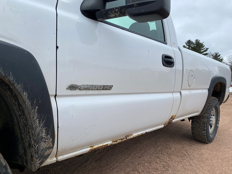 2004-chevrolet-2500-image-18