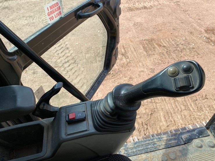 2018-caterpillar-320-image-61