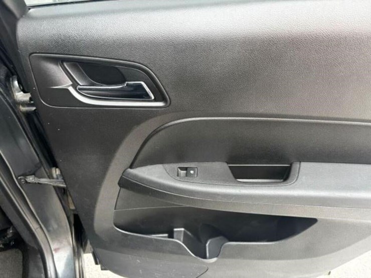 2017-chevrolet-equinox-image-45