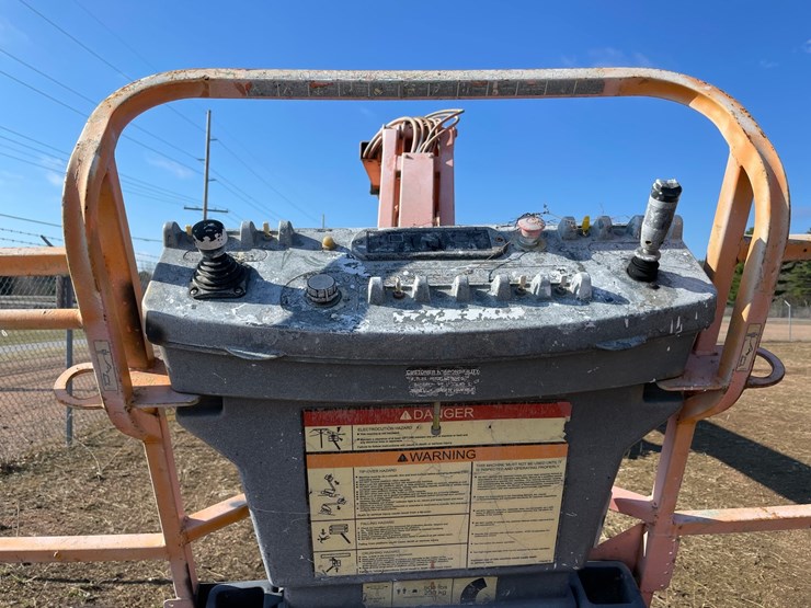 2008-jlg-m600j-image-9