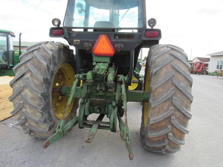 2020-john-deere-6105e-image-2