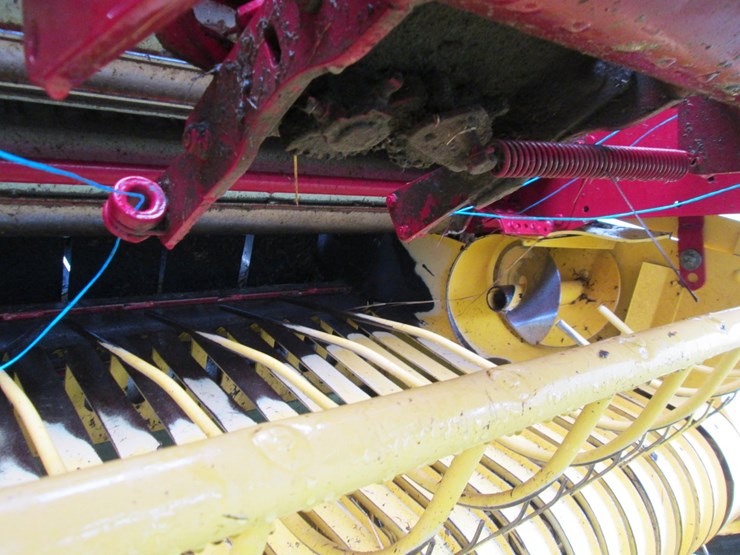 new-holland-br7060-image-32