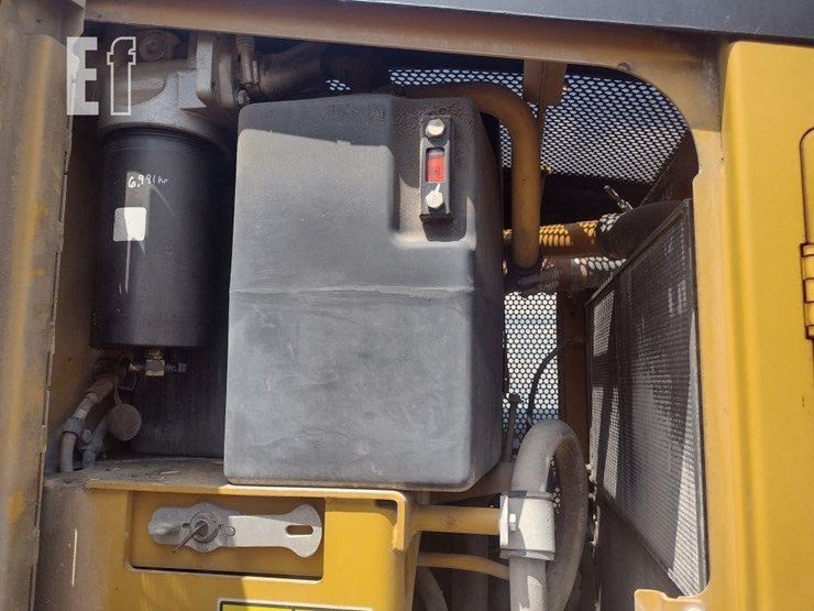 2010-caterpillar-120m-image-45