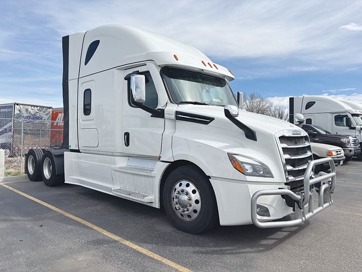 2021-freightliner-cascadia-126-image-1