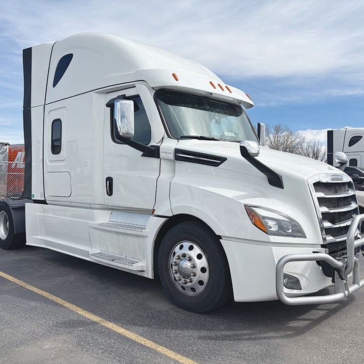2021 FREIGHTLINER CASCADIA 126