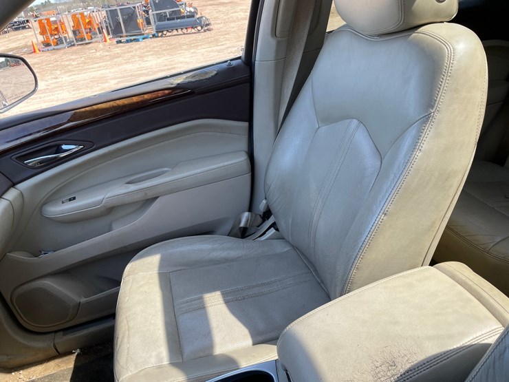 2011-cadillac-srx-image-36