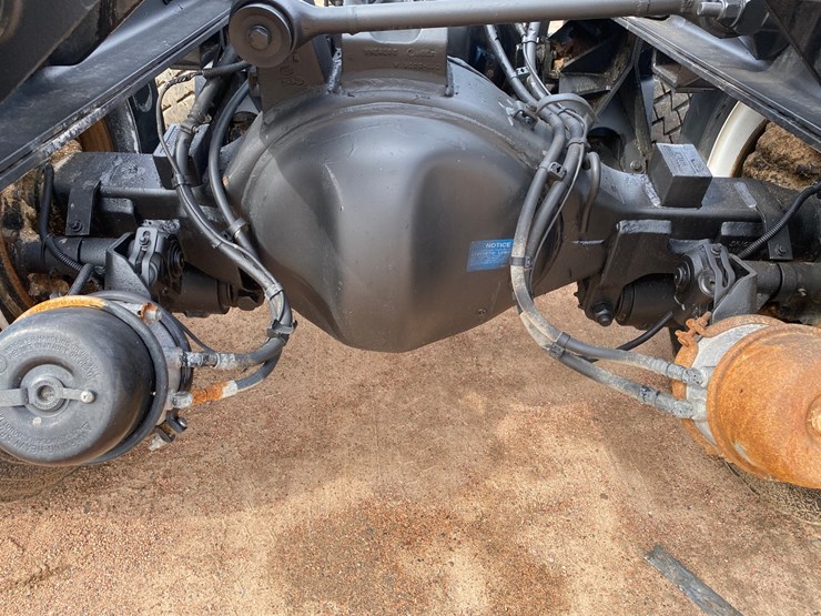 2017-peterbilt-348-image-28