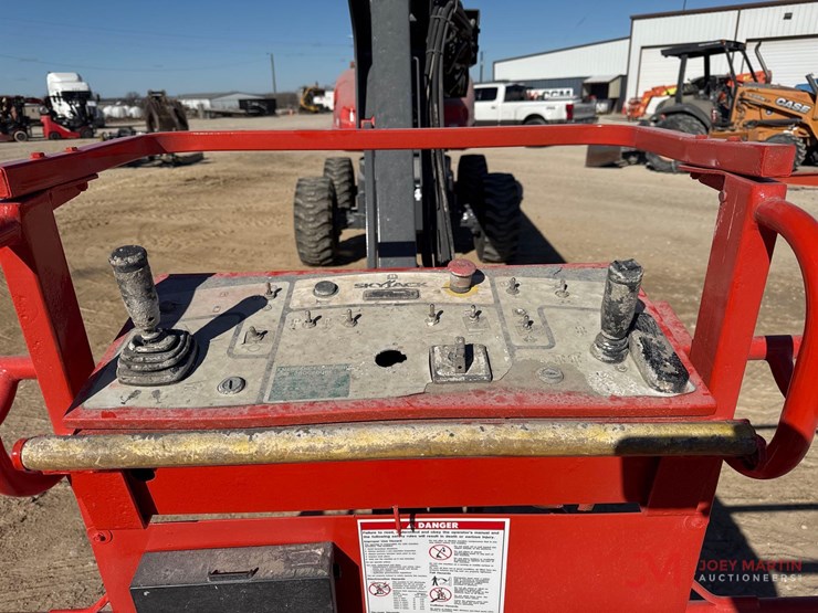 2017-skyjack-sj66t-image-9