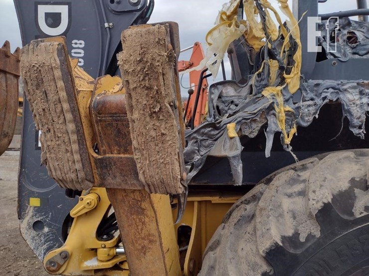 2010-deere-310j-image-23