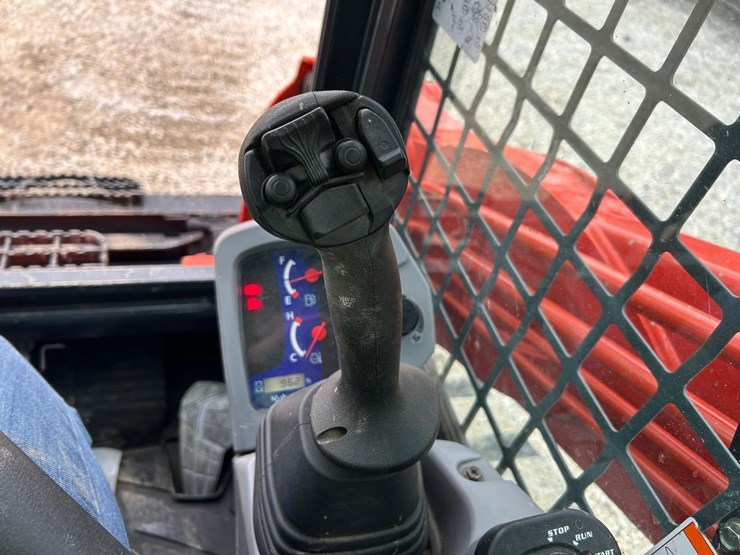 2021-kubota-svl75-2-skid-steer-loader-image-22