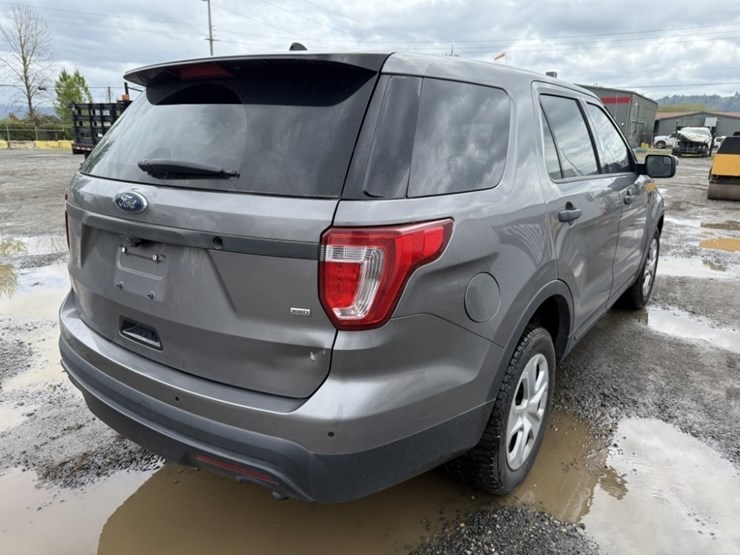 2017-ford-explorer-image-4