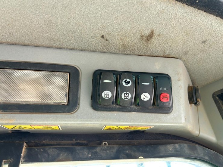 2017-caterpillar-259d-image-27