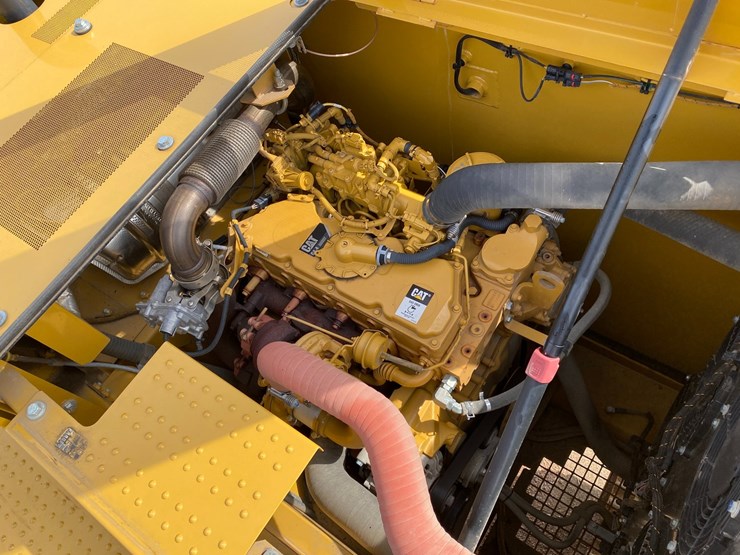 2018-caterpillar-320-image-41